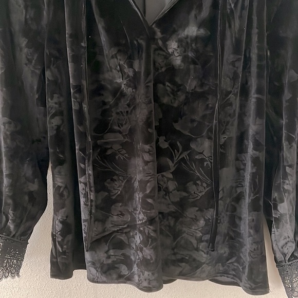 Pioneer Woman Velvet Peasant Top - Picture 5 of 15